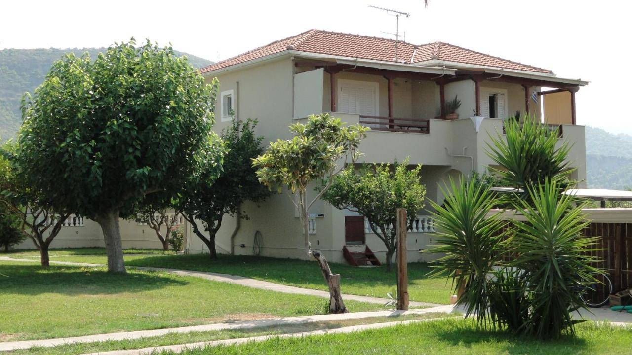 Caposaldo Apartments Akrata Exterior photo